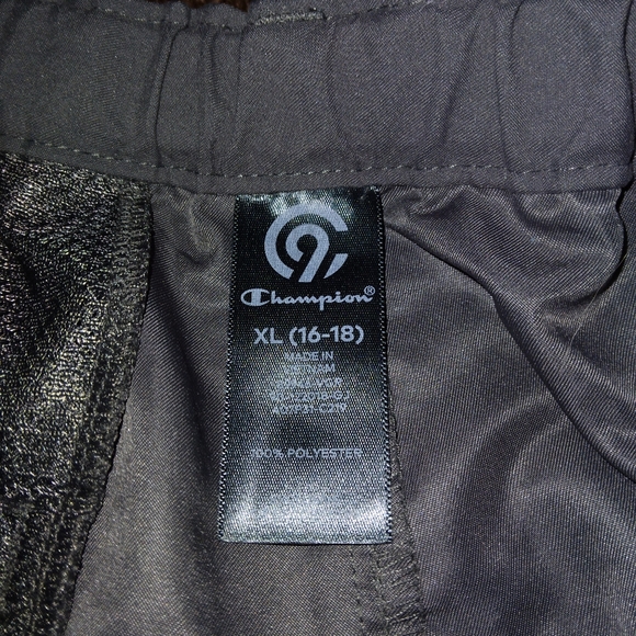 🆕️ 🦾 Boys Shorts 🦾 - Picture 2 of 4